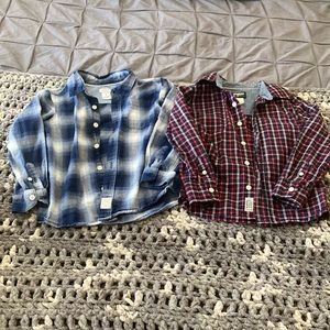 Set of 2 boys button up shirts